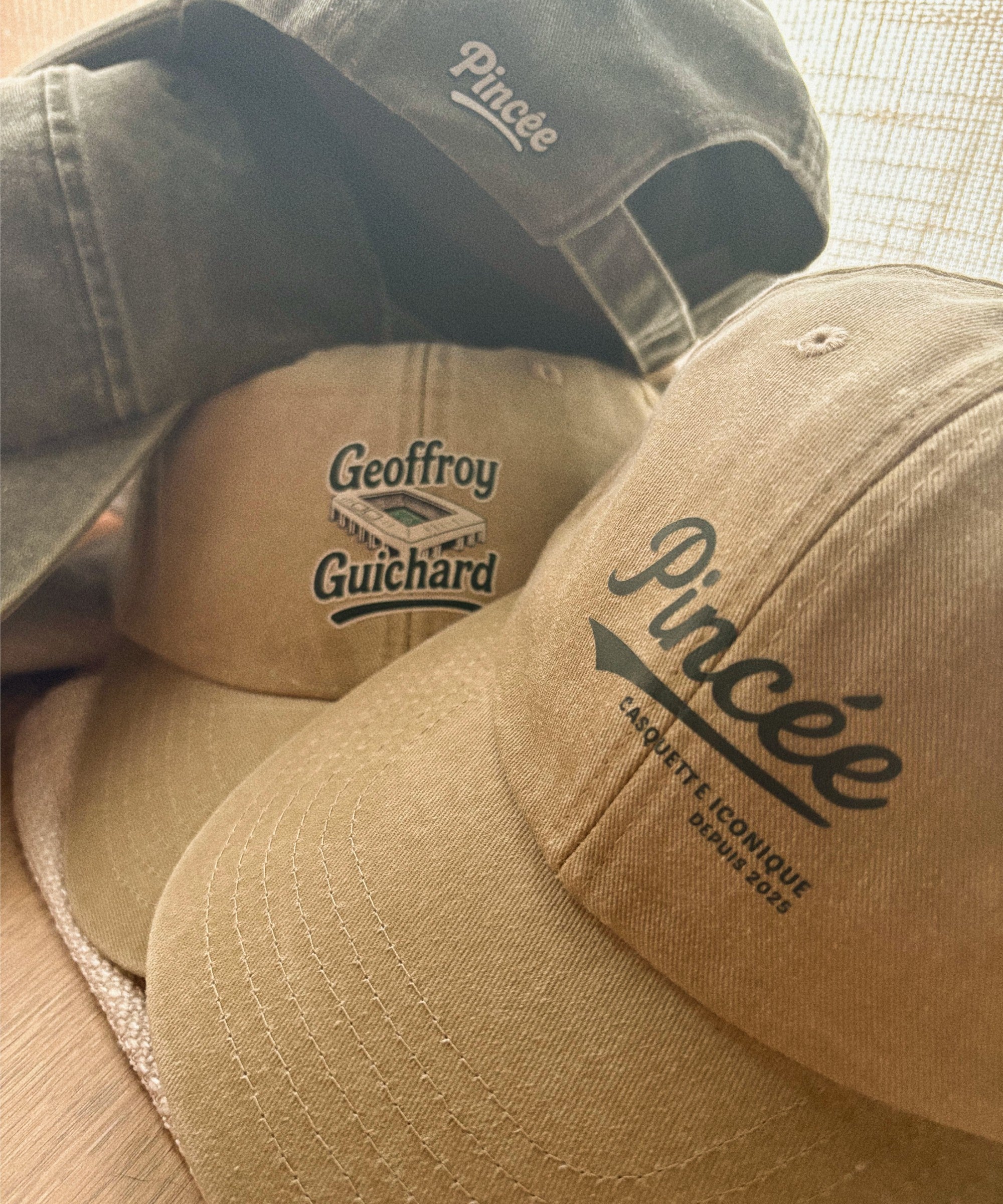 img-casquettes-zoom-pincée